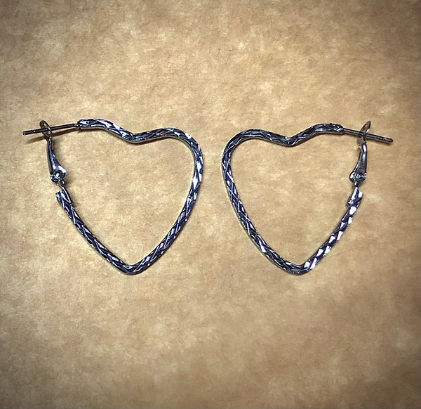 Beri- Chunky Heart Earrings