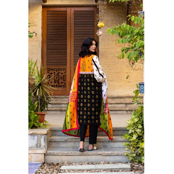 Zellbury- Digital Printed Khaddar Shirt, Khaddar Dupatta & Khaddar Trouser WUW21X30107